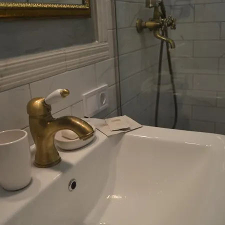Lux на левицького Apartment *